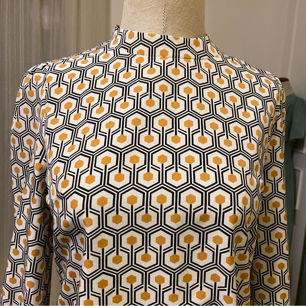 SHEIN | Button Neck Keyhole Back Geo Long Sleeve Top - Picture 4 of 8